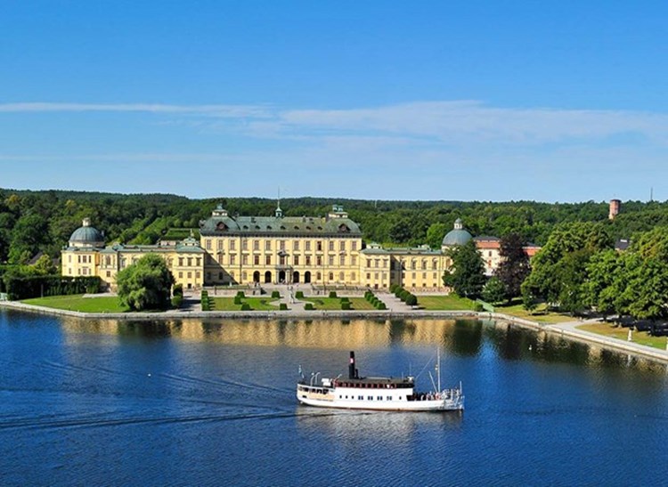 Båt till Drottningholm